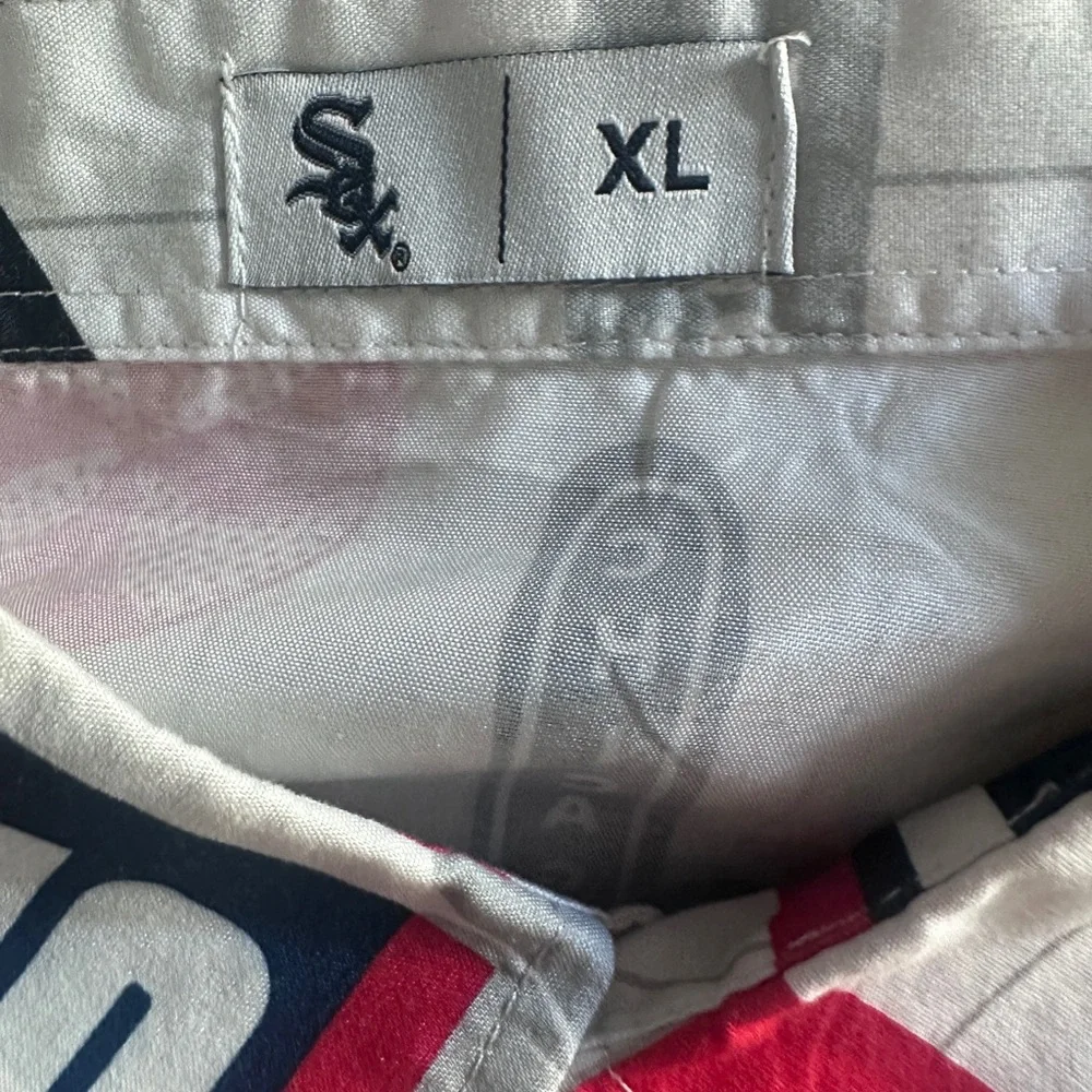 MLB Chicago White Sox Men’s Themed Buttoned Down Collar Hawaiian Shirt XL - Picture 5 of 5
